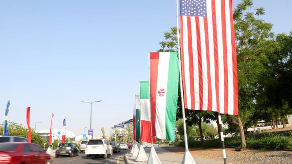 بين الطموح والواقع: هل باتت المبادرات الدولية حبرًا على الورق؟