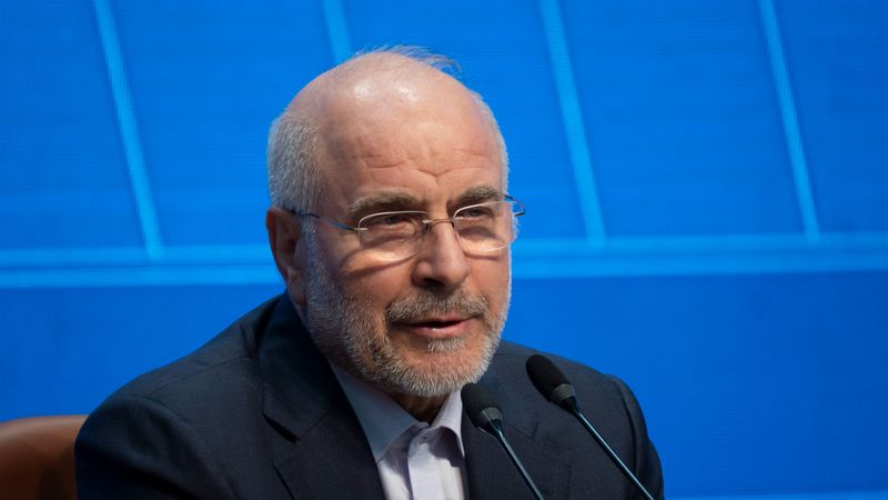 إيران بين التفاوض والرد 
