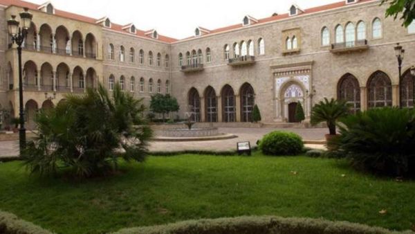 لقاءات سياسية ودبلوماسية في بيت الوسط...