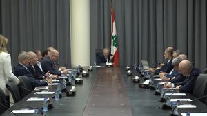 الأزمات تتصاعد... هل يتجه لبنان إلى الاضراب؟