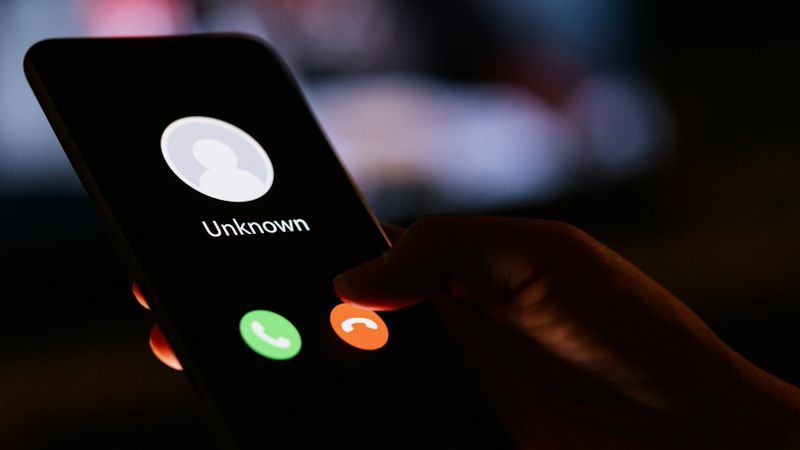 موجة "احتيالٍ تقني" تضربُ الهواتف