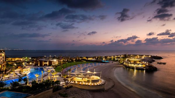 رجل الصفقات السوداء.. غادر من بوابة الدولة!