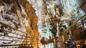 مغارة جعيتا في دائرة الإقفال