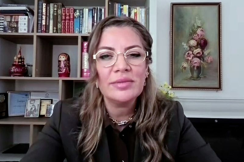 مخطط إيراني لتوريط دمشق بالحرب.. صحافية سورية تكشف: جيش الشـ رع يتصدى لـ "أوكار الحزب" ويضبط الحدود!
