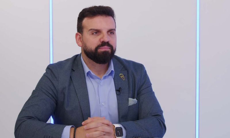 طبعًا "الخطر قريب"... هادي مراد يكشف الخفايا الأمنية ويتحدث عن "الانهيار" المنتظر وقرار "تشرين"!
