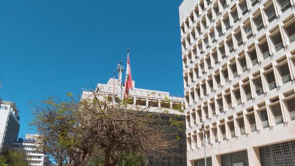 لبنان يطارد السيولة المتفلتة