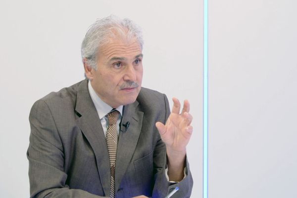 تهديد خارجي وتشنجات في الأوساط اللبنانية... علي السبيتي يستشهد بكلام بري: أفضل أن نموت مسلّحين!
