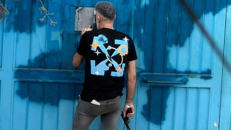 "لحظات مرعبة" في بئر حسن.. مسلّح عند بوابة الأونروا!