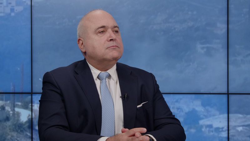 "قفول" الزعامات بدأت والبدائل جاهزة: "حدث كبير"في لبنان- العشائر الشيعية على خط واشنطن... بين باراك والحزب لقاءات خلف الستار!