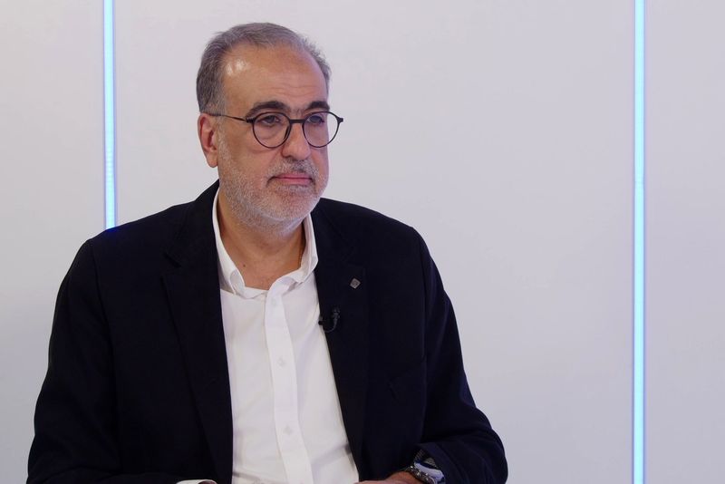 "كواليس الذهب مُرعبة".. ربيع الهبر يحذّر من حرب مدمّرة وخطر وشيك: تحشيد عسكري مهول يهدّد المنطقة