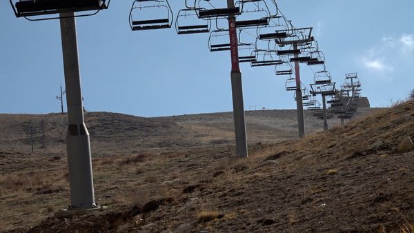 مراكز التزلج بانتظار 