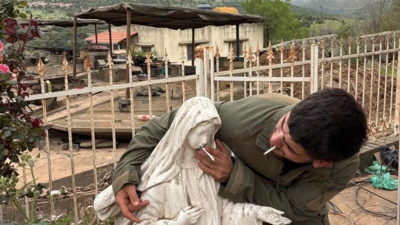 جندي اسرائيلي يهين السيدة العذراء