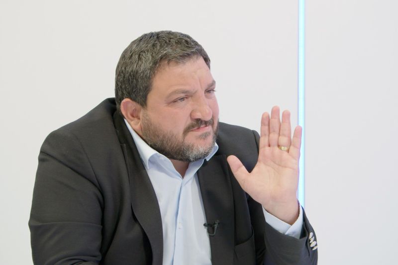 المهدي المنتظر قد يكون نتنياهو... رامي نعيم يتنبأ: سلام لبناني - إسرائيلي من قصر بعبدا برعاية ترامب!
