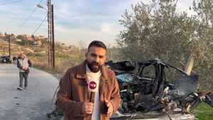 غارة إسرائيلية تستهدف صيدا... وريد تي في يوثّق الأضرار