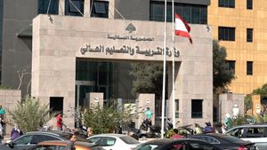  الأساتذة المنتدبين في تحرك رفضا لقرار الاعادة الى الأساسي 