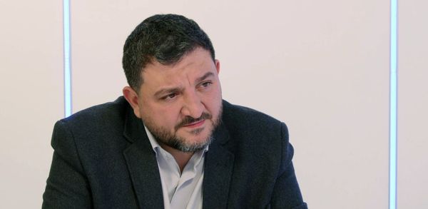 عملية احتيال بلا خطوط حمراء وأسماء خطيرة... رامي نعيم يكشف العقل المدبر لاختلاس ملايين: اسجنوه!
