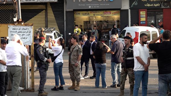 تسليم السلاح في برج البراجنة: مسرحيّة أم بداية جدّيّة؟