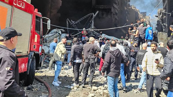 دمار ونداءات استغاثة من تحت الركام