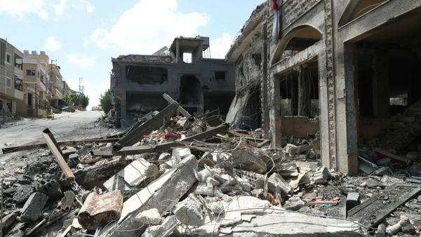 لقاء المصيلح يضع حجر الأساس للإعمار