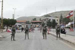 تحرّك لبناني–سوري يجمّد ضربة المصنع