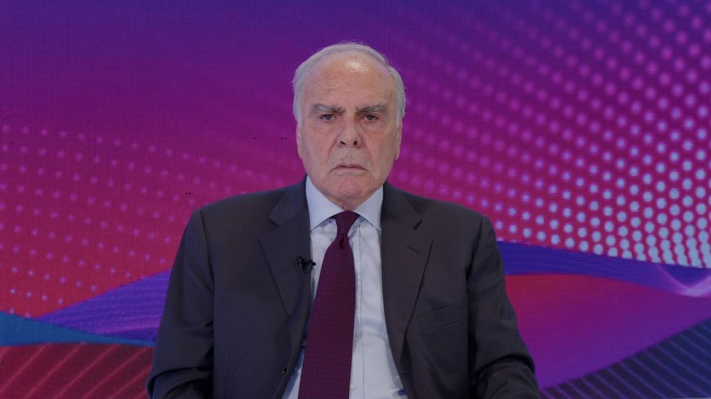إميل رحمة يطالب الحزب بمراجعة فورية ويكشف سر غيابه عن ذكرى السيد: نحن في قلب العاصفة وميشال عون كان على حق