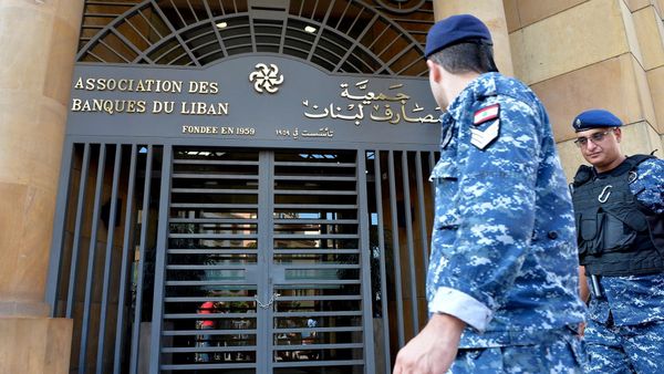 هي محطّتهم الأخيرة: موظّفو المصارف يتّجهون نحو الإضراب