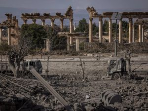 ذاكرة لبنان تحت القصف: هل بدأ محو تاريخ هذا البلد؟ وما الذي لا يُقال عن حجم الدمار الحقيقي؟ 