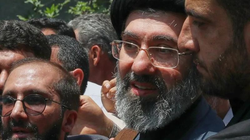 إيران بين الغياب والانقسام