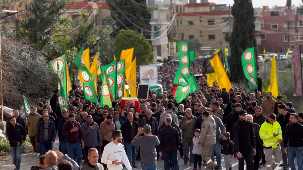 الطفل علي جابر إلى مثواه الأخير… برفقة والده