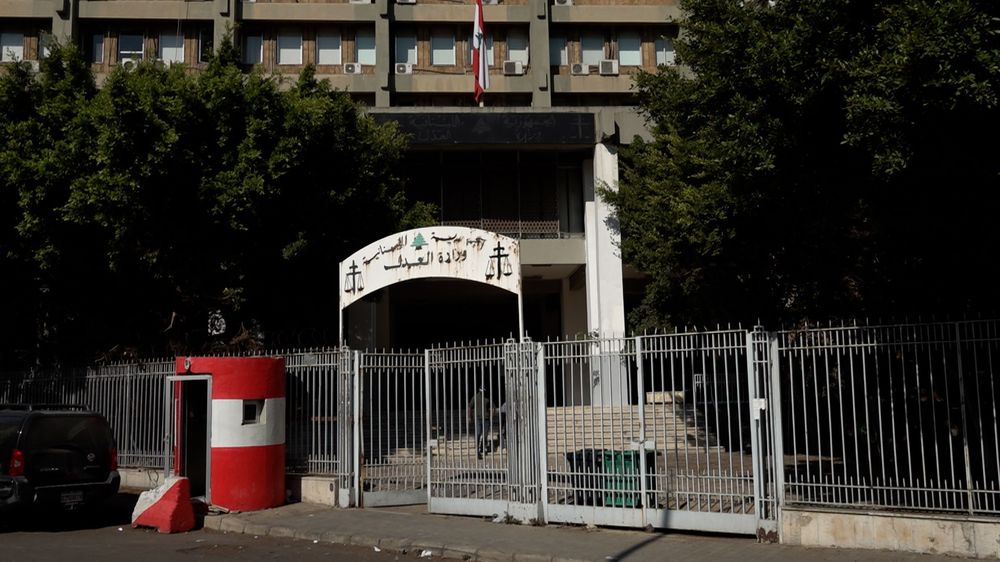 شبكة دعارة وابتزاز بغطاء 