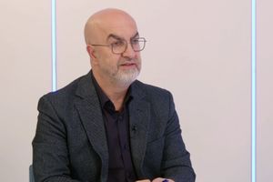 طوني أبي نجم يعلن المفاجأة: لا مؤتمر للجيش في باريس،نجاح لافت لزيارة القائد وهواجس من ثأر الشرع