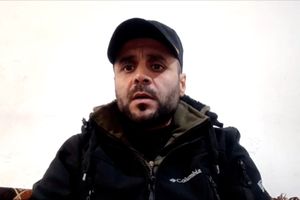 تعرية نساء ورجال وممارسة اعتداءات 