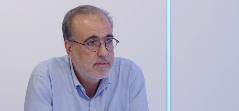 "المنطقة في حالة من الغليان ومؤشر الذهب خطير جدًا" .. ربيع الهبر يطلق تحذيرات مقلقة: لا نهاية للحرب!
