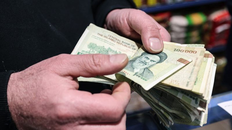 أموال إيران المجمدة تتحرك
