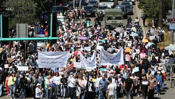 بعد سنوات من الانتظار.. نافذة أمل للأساتذة المتعاقدين