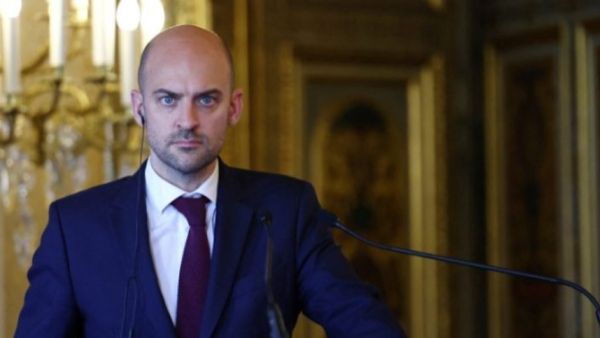 بارو إلى لبنان وهيكل إلى فرنسا والسعودية