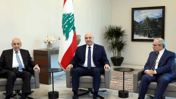 ما شكل العلاقات بين الرؤساء الثلاثة؟