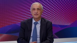 تطمينات إيرانية وصلت لـ بري.. قاسم هاشم يكشف كواليس العلاقة بين الثنائي ويتحدث عن مخطط إسرائيلي خبيث