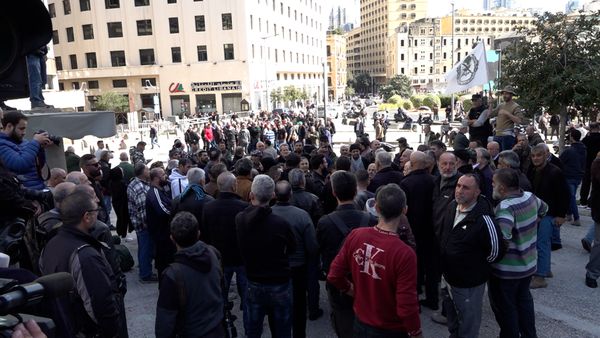 الشارع يغلي... العسكريون المتقاعدون يتحرّكون