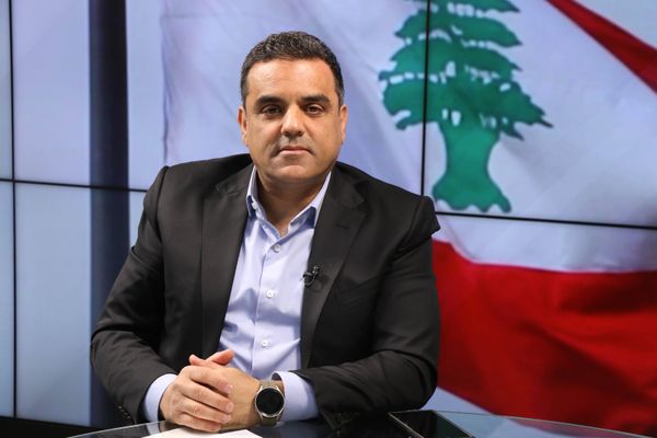 استعدوا لـ معركة شرسة.. نائب لبناني يرتدي 