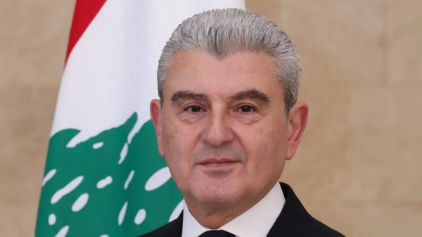 وزير القوات يقف في صف المغتربين