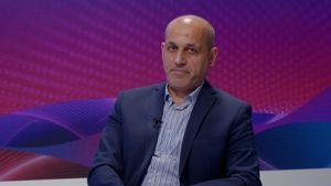 صفقة سقوط علي الطاهر إلى العلن… ياسين ياسين يفضح ثغرة خطيرة في قانون العفو ويوجه دعوة عاجلة الى الحزب!