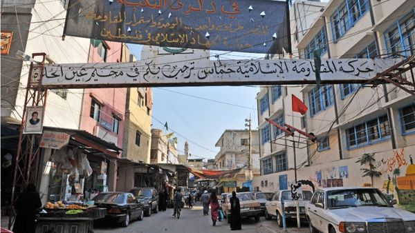 من عين الحلوة إلى البداوي.. فتح تسلّم والجيش يتسلّم