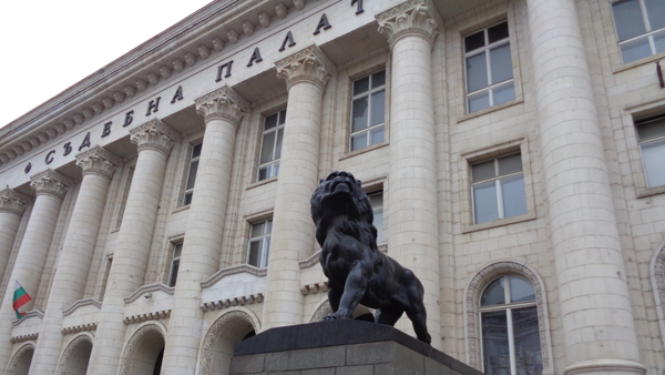 ملف المرفأ يعلَق مجددًا.. بلغاريا ترفع سقف الشروط!
