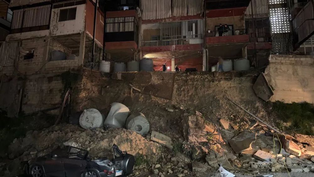 موجة قلق وتوتر... إخلاء مبنيين مهددين بالانهيار