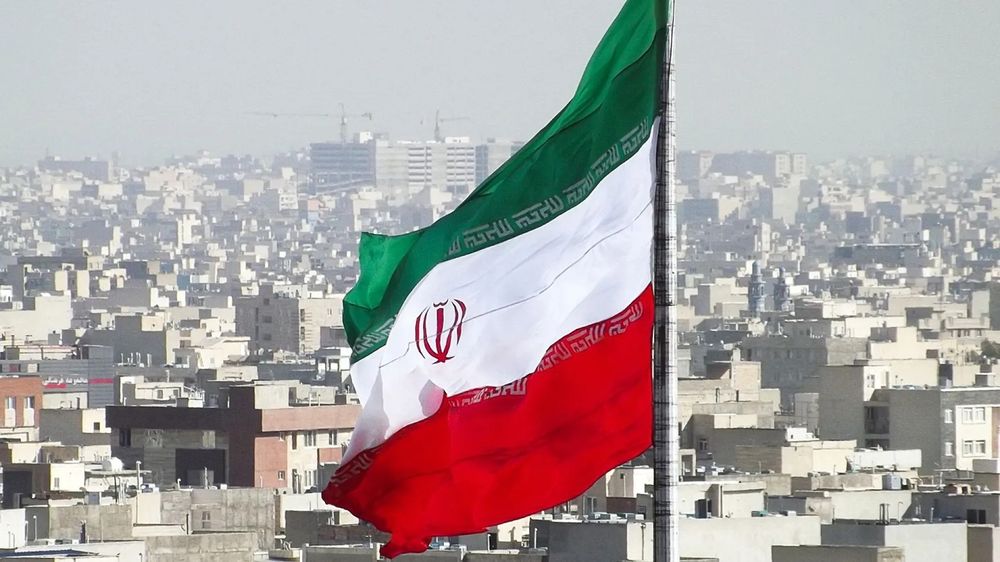 إيران تخترق جدار العقوبات