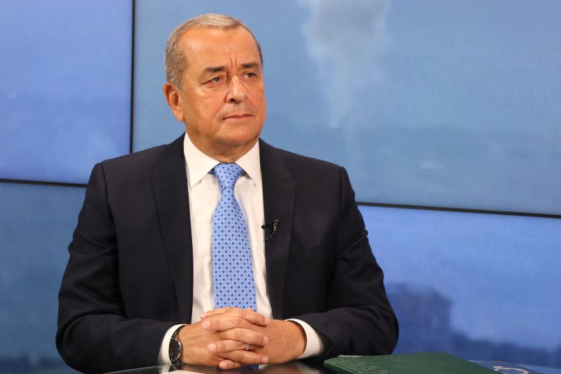طائرة جوزاف عون وأسلحة الحزب وأبراج الحدود- محمد عبيد يفجر "الملف الأسود" ويتوعد بتصعيد شيعي كاسح!
