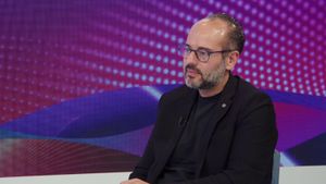 الحزب عم ياكل 