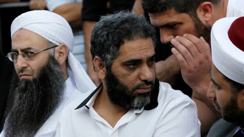 ما أبرز التطورات في ملف أحمد الأسير وفضل شاكر؟