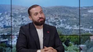 إجتياح دمشق وبيروت بريا- تحذير خطير يستدعي نفير عسكري عاجل بوجه إسرائيل- ما كشفه حمزة تكين حساس
